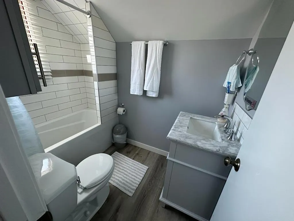 Spotless 4 Bedrooms 4 Beds Sleep 8 In ウィニペグ カナダ