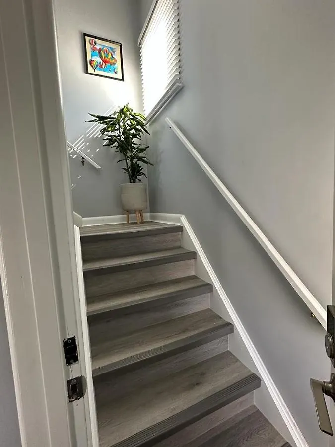 Spotless 4 Bedrooms 4 Beds Sleep 8 In ウィニペグ 0*,