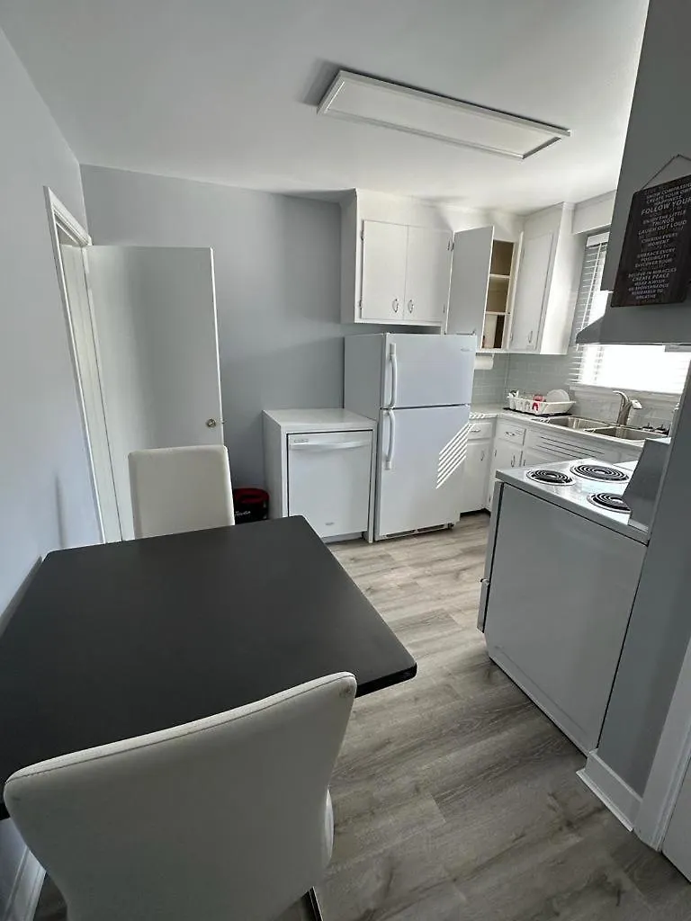 Spotless 4 Bedrooms 4 Beds Sleep 8 In ウィニペグ 0*,